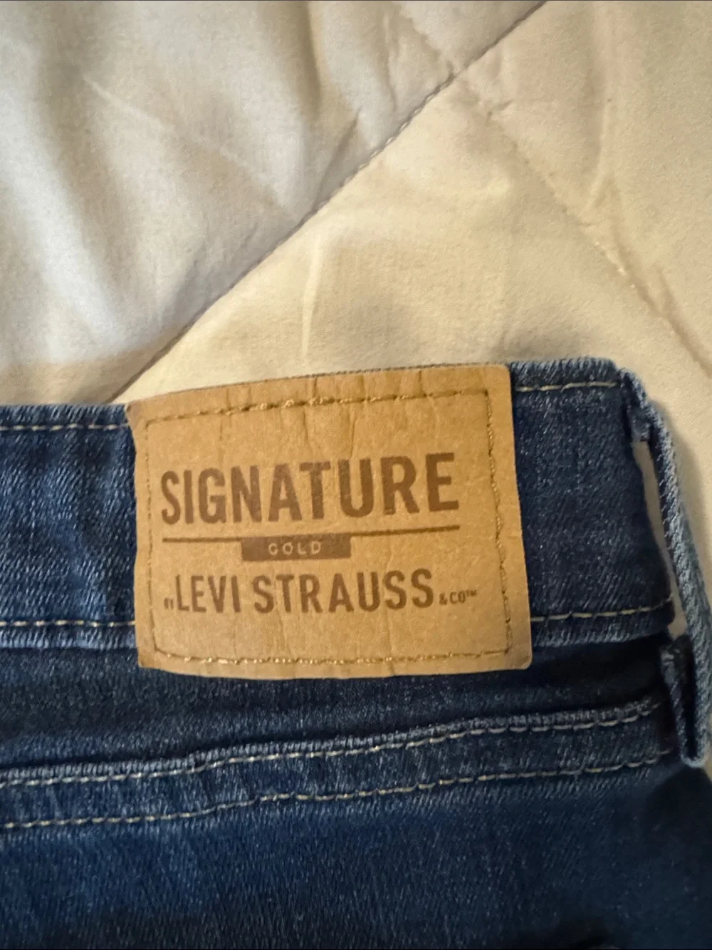 Signature Gold Levi Strauss Mid-rise Shorts Size 8 - Picture 6 of 7